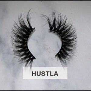 Illegally long 25 mm mink lashes